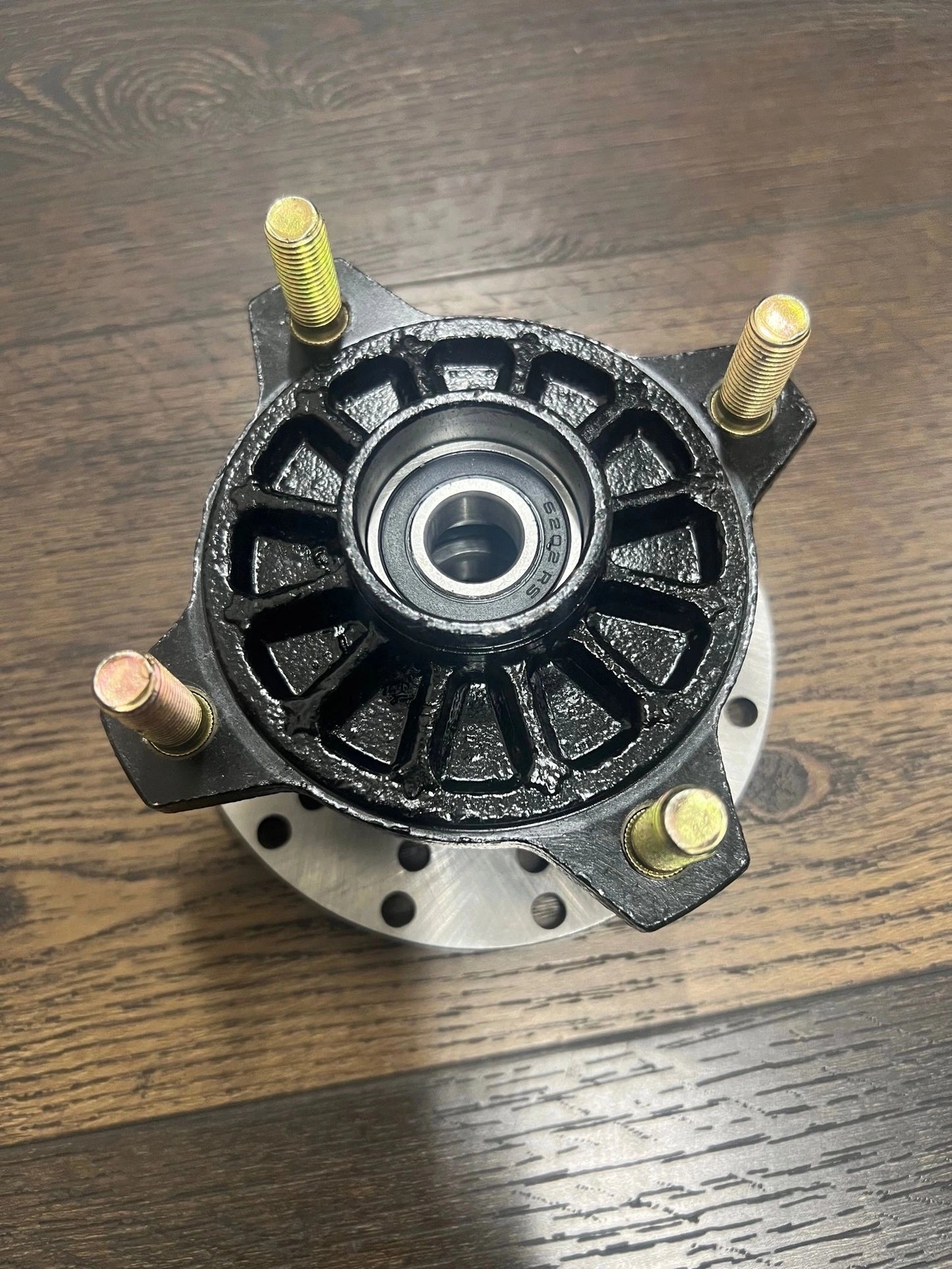 Front wheel hub complete