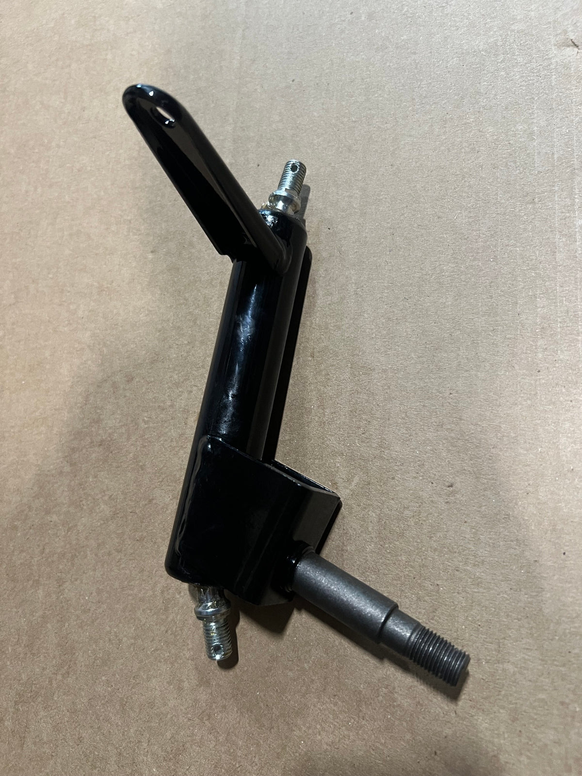 SPINDLE AND STRUT SUPPORT,L (driver side)