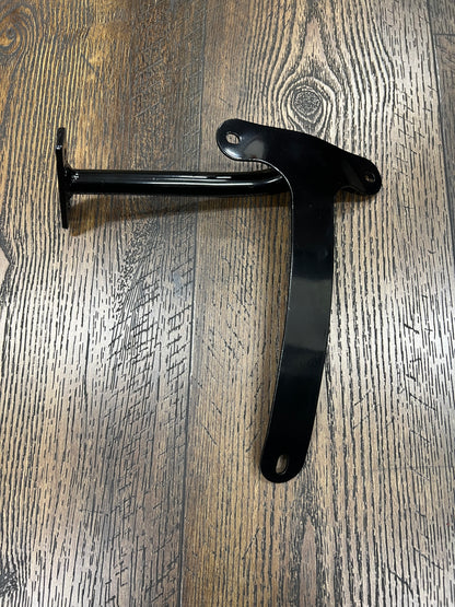 FRONT FENDER BRACKET R
