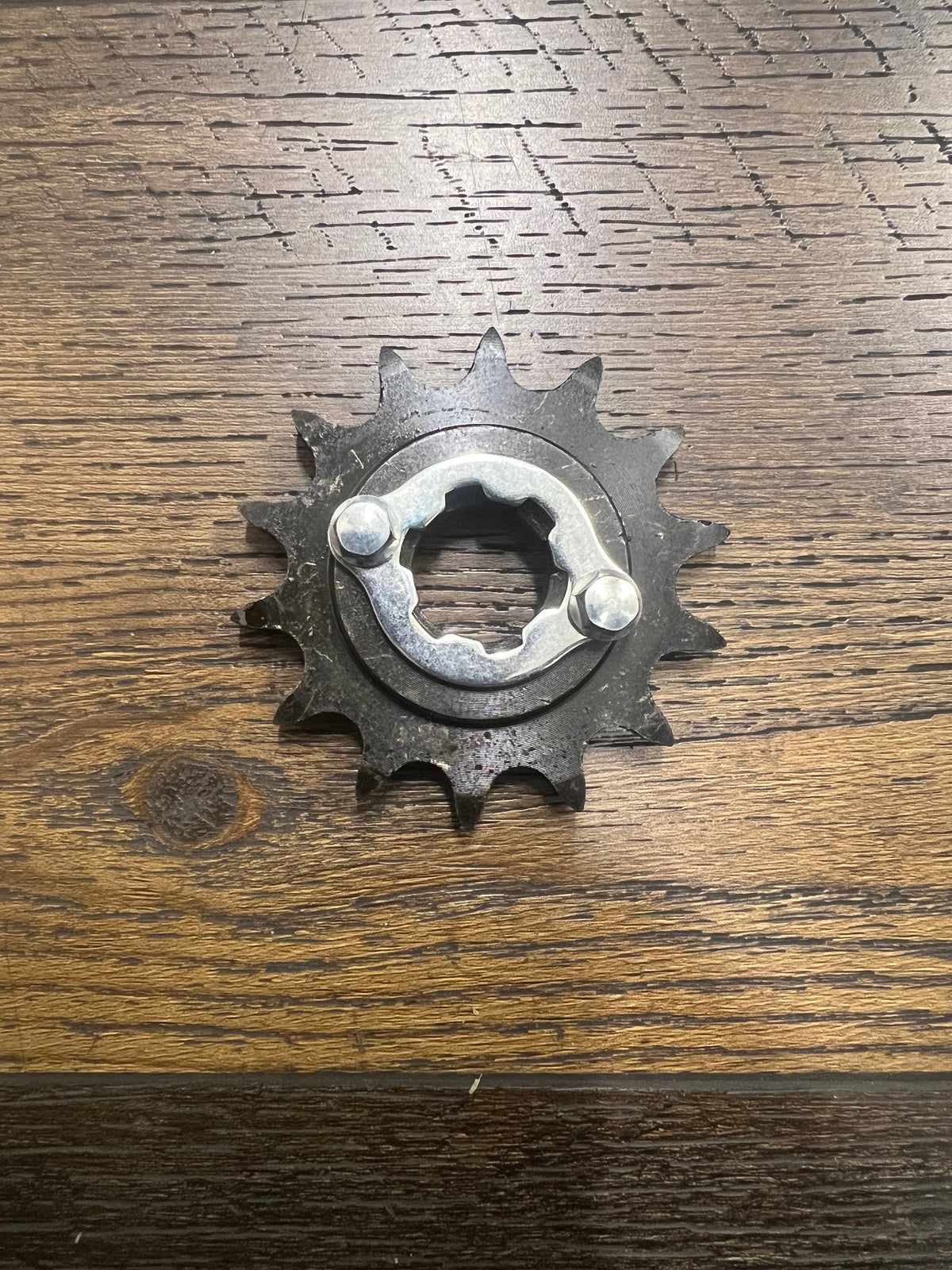 DRIVE SPROCKET,14 Teeth with locking plate and bolts
